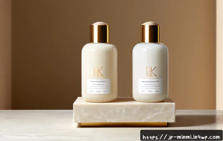 미니멀 럭셔리 패키징 디자인 사례 - Photorealistic minimalist luxury skincare packaging on a pale travertine pedestal, three matte ivory...
